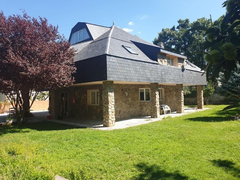 Chalet De 5 Habitaciones En La Sierra De Madrid El Olivo De Miraflores 米拉弗洛迪拉希 外观 照片