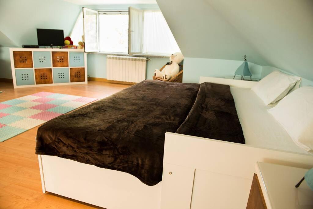 Chalet De 5 Habitaciones En La Sierra De Madrid El Olivo De Miraflores 米拉弗洛迪拉希 外观 照片