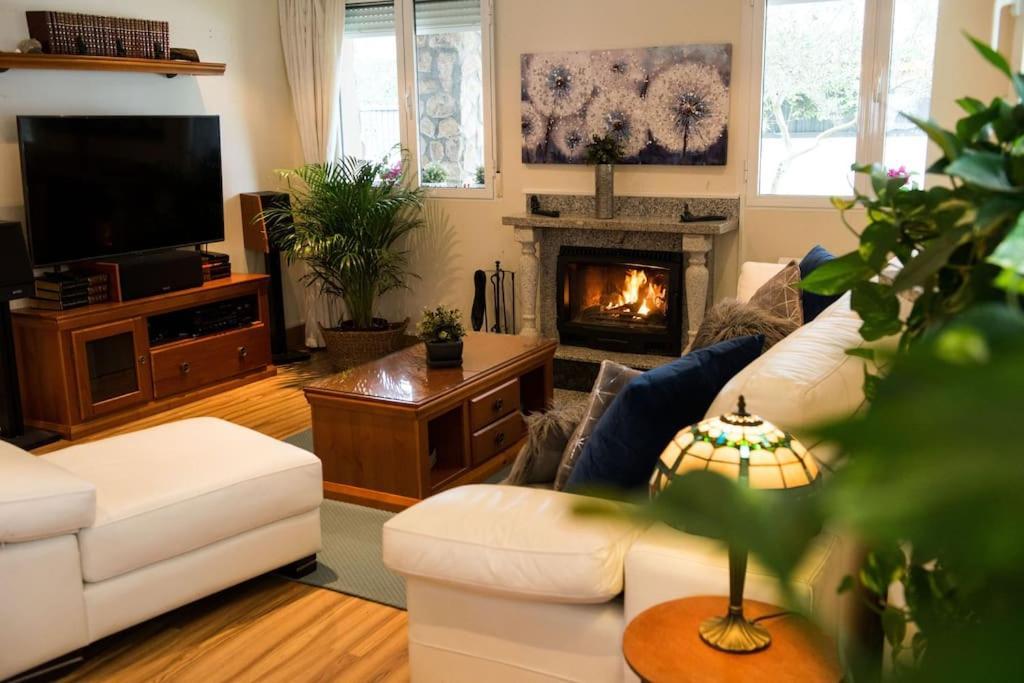 Chalet De 5 Habitaciones En La Sierra De Madrid El Olivo De Miraflores 米拉弗洛迪拉希 外观 照片