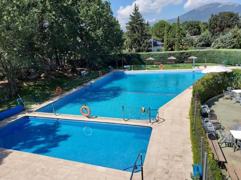 Chalet De 5 Habitaciones En La Sierra De Madrid El Olivo De Miraflores 米拉弗洛迪拉希 外观 照片