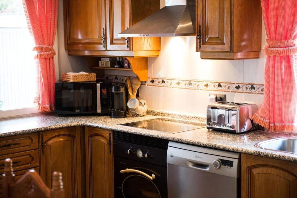 Chalet De 5 Habitaciones En La Sierra De Madrid El Olivo De Miraflores 米拉弗洛迪拉希 外观 照片